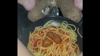 virgin teen pussy feeding her love holes with pasta bolognaise hot bang sesh